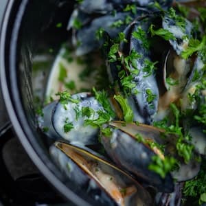 Blåmusslor Vitvinskokta